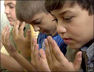 http://djadja.files.wordpress.com/2008/09/iraqi_children_praying.jpg?w=330&h=253